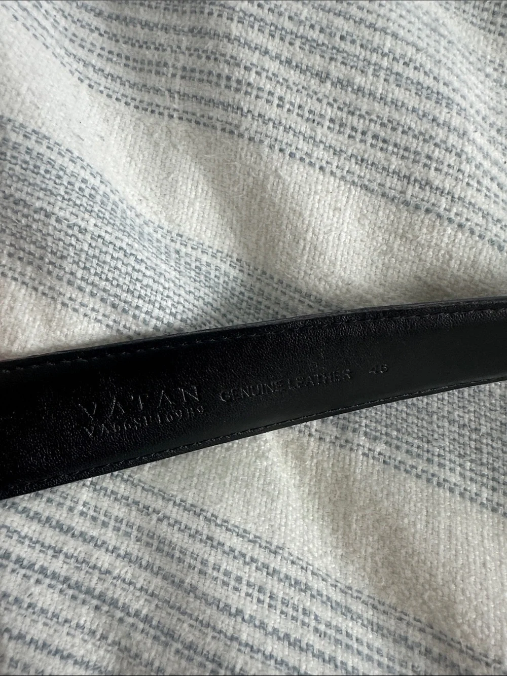 Men's Classic Black Leather Belt with Silver Buckle 46in waist - Picture 6 of 6
